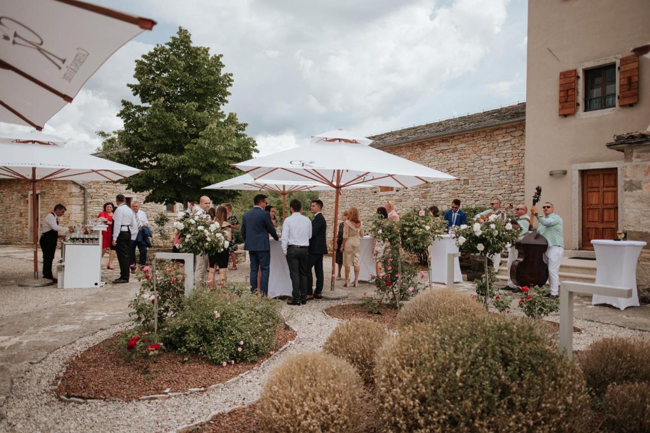 Villa Poropati, Groznjan, Istria - Luxury Countryside Estate For Up To 19 Persons - Large Pool Of 80M2 With Kids Section Екстериор снимка