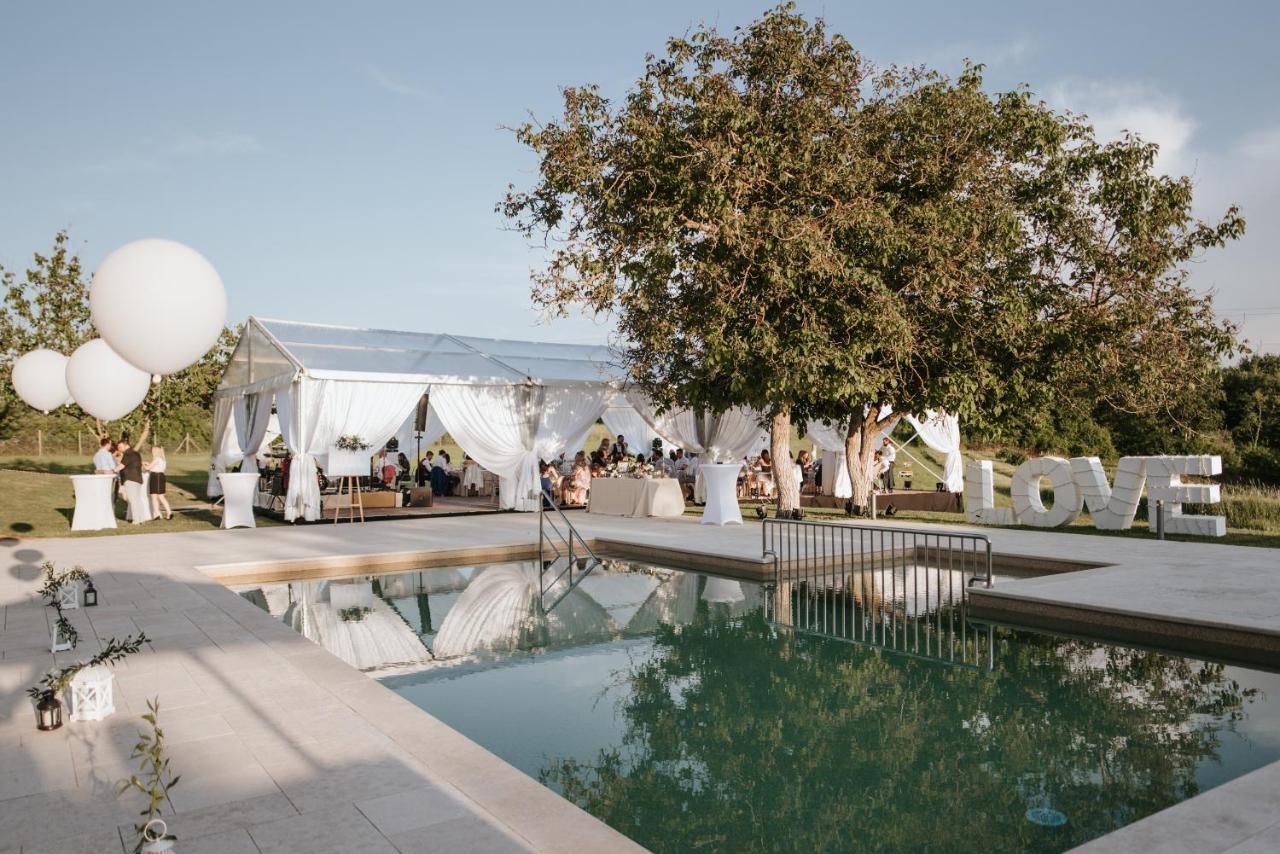 Villa Poropati, Groznjan, Istria - Luxury Countryside Estate For Up To 19 Persons - Large Pool Of 80M2 With Kids Section Екстериор снимка