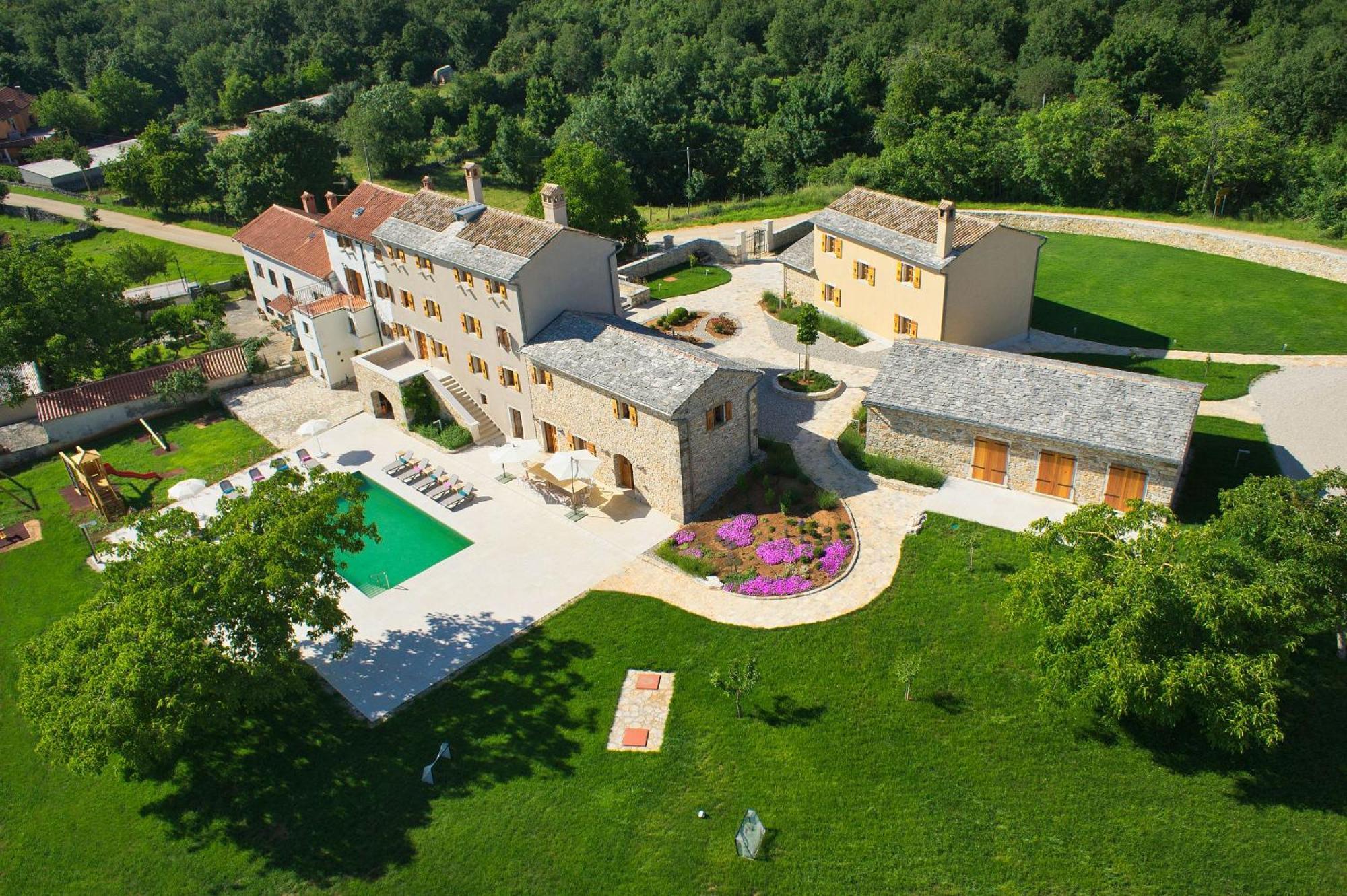 Villa Poropati, Groznjan, Istria - Luxury Countryside Estate For Up To 19 Persons - Large Pool Of 80M2 With Kids Section Екстериор снимка