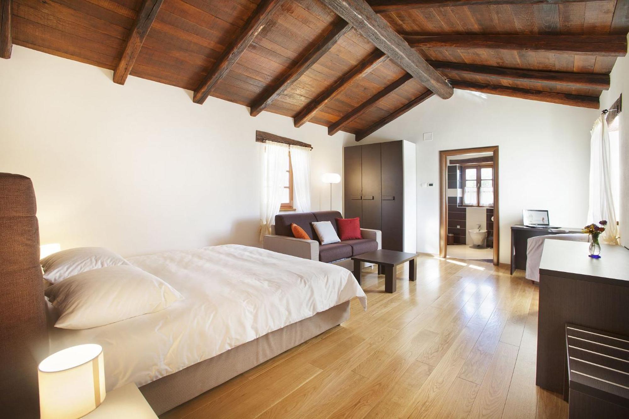 Villa Poropati, Groznjan, Istria - Luxury Countryside Estate For Up To 19 Persons - Large Pool Of 80M2 With Kids Section Екстериор снимка