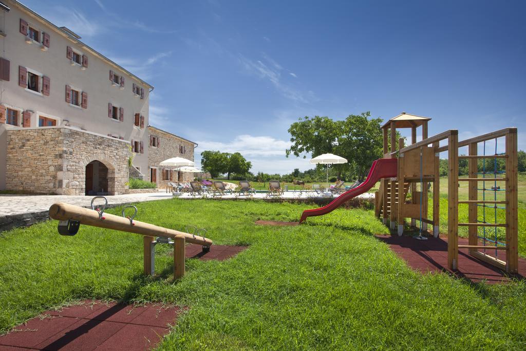 Villa Poropati, Groznjan, Istria - Luxury Countryside Estate For Up To 19 Persons - Large Pool Of 80M2 With Kids Section Екстериор снимка