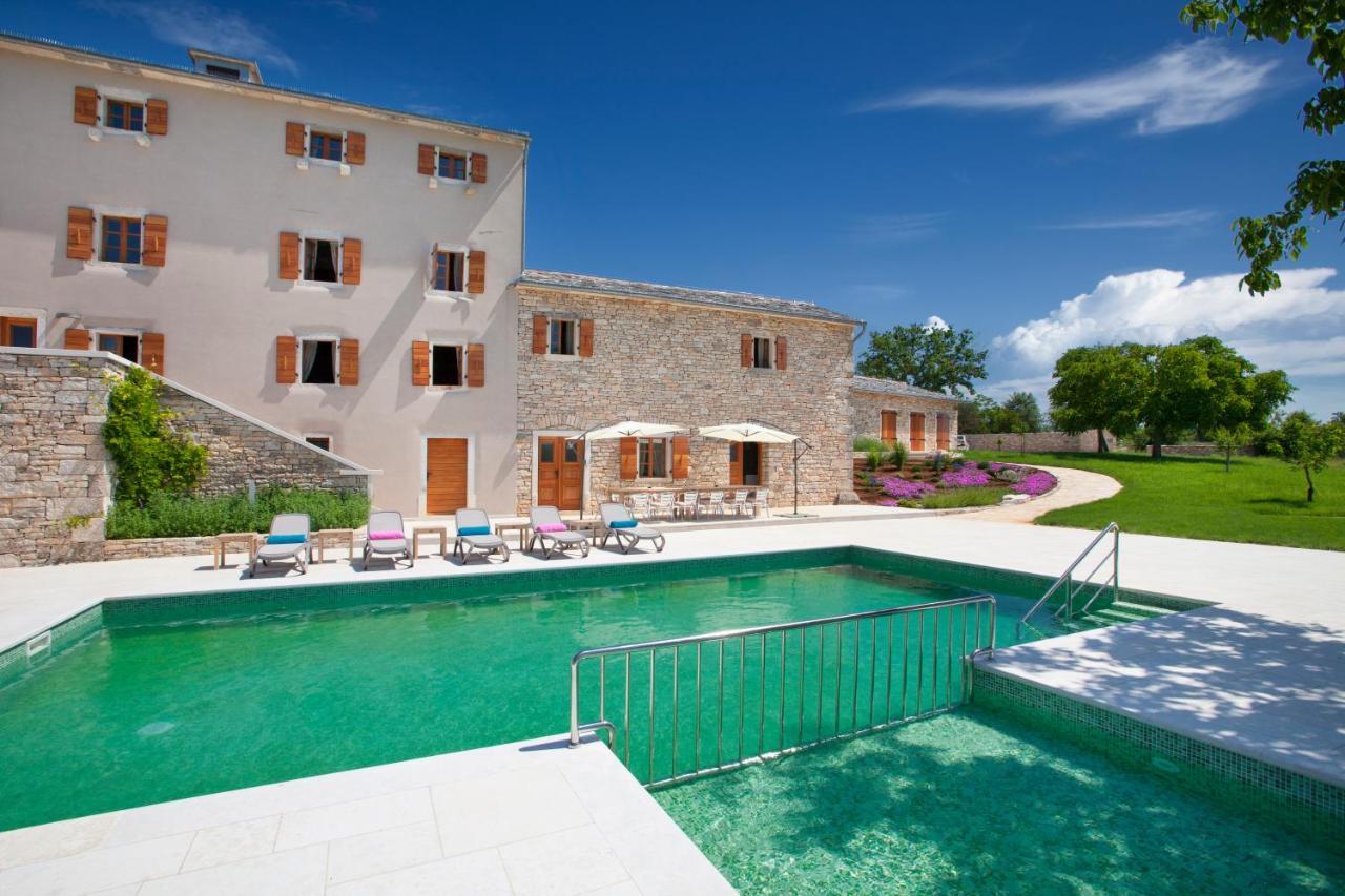 Villa Poropati, Groznjan, Istria - Luxury Countryside Estate For Up To 19 Persons - Large Pool Of 80M2 With Kids Section Екстериор снимка