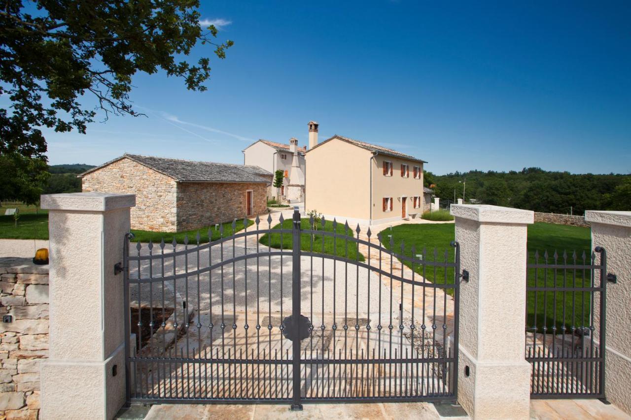 Villa Poropati, Groznjan, Istria - Luxury Countryside Estate For Up To 19 Persons - Large Pool Of 80M2 With Kids Section Екстериор снимка