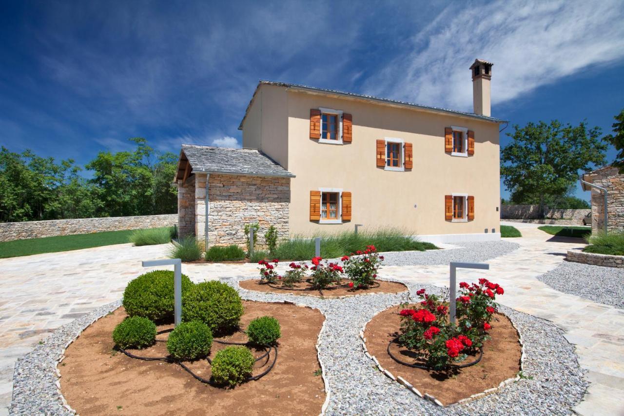 Villa Poropati, Groznjan, Istria - Luxury Countryside Estate For Up To 19 Persons - Large Pool Of 80M2 With Kids Section Екстериор снимка
