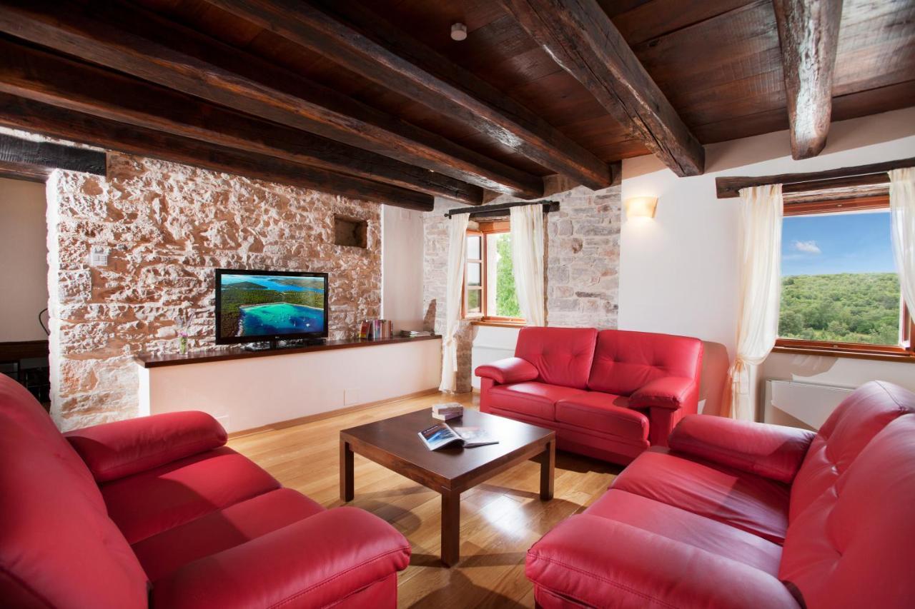 Villa Poropati, Groznjan, Istria - Luxury Countryside Estate For Up To 19 Persons - Large Pool Of 80M2 With Kids Section Екстериор снимка