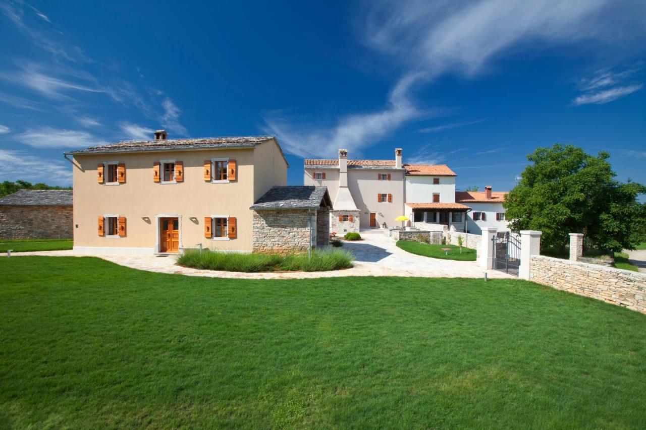 Villa Poropati, Groznjan, Istria - Luxury Countryside Estate For Up To 19 Persons - Large Pool Of 80M2 With Kids Section Екстериор снимка