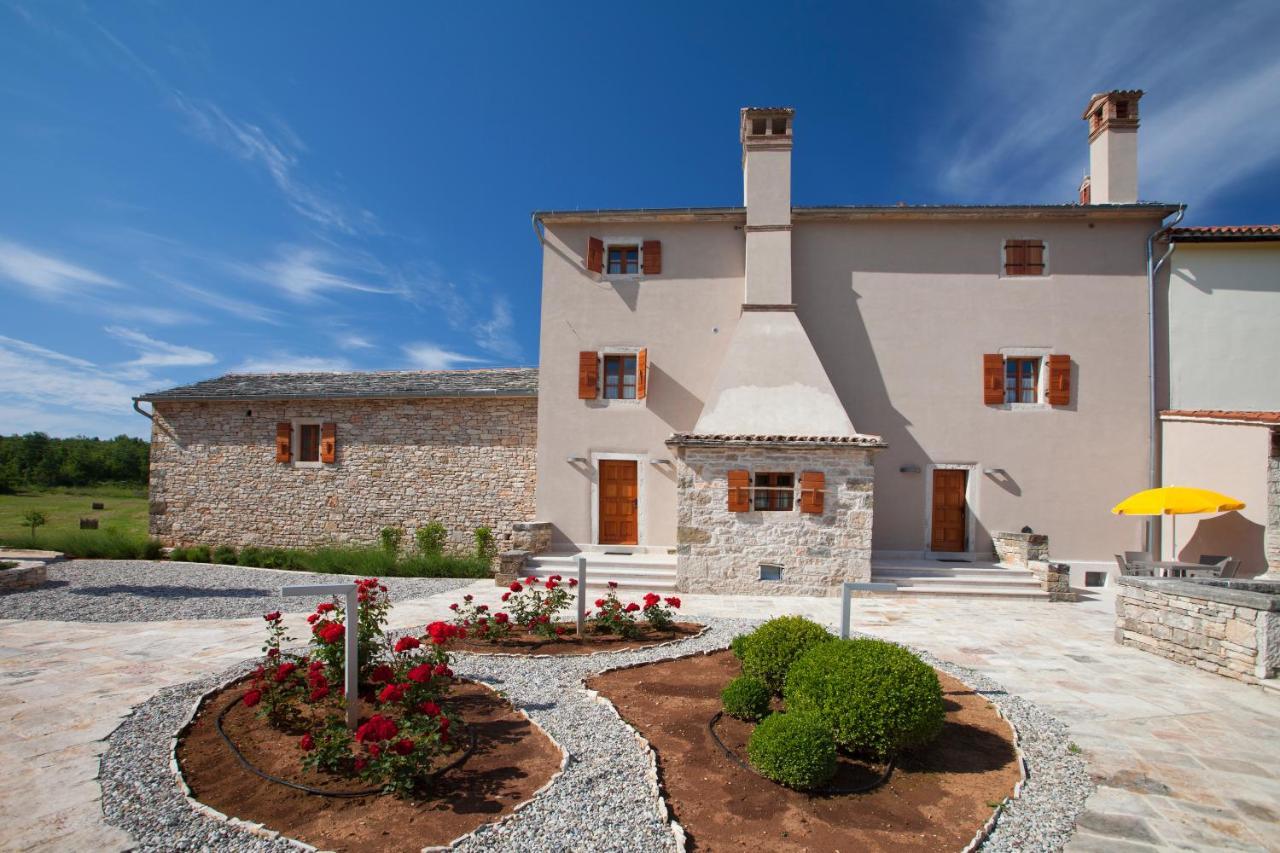 Villa Poropati, Groznjan, Istria - Luxury Countryside Estate For Up To 19 Persons - Large Pool Of 80M2 With Kids Section Екстериор снимка